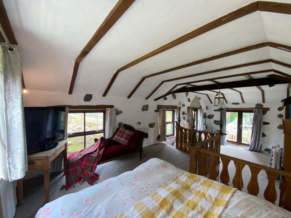 Beautiful Secluded Farmhouse With Hot Tub Villa Barmouth Exterior photo